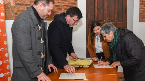 Familias linqueñas fueron parte de un nuevo acto de “toma de firmas” de escrituras 4 Acto de toma de firmas 2