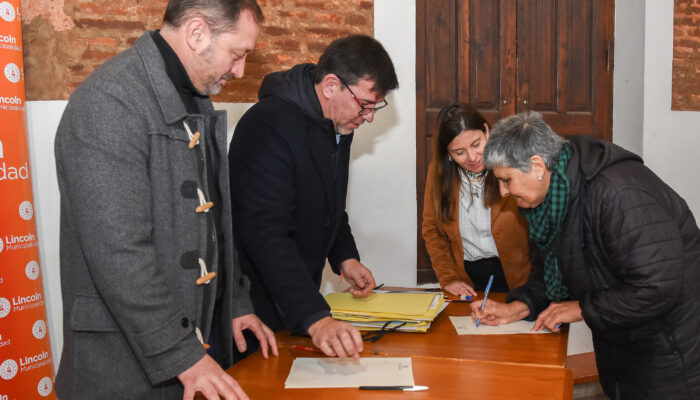Familias linqueñas fueron parte de un nuevo acto de “toma de firmas” de escrituras 1 Acto de toma de firmas 2